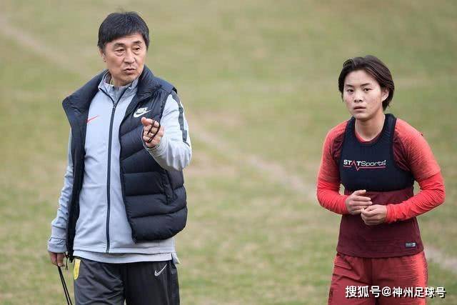 新赛季NBA前十强首发阵容评选出炉